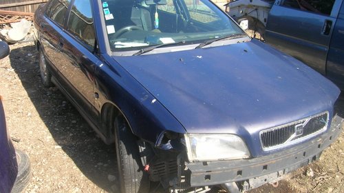 Dezmembrez Volvo S40 1.9TD