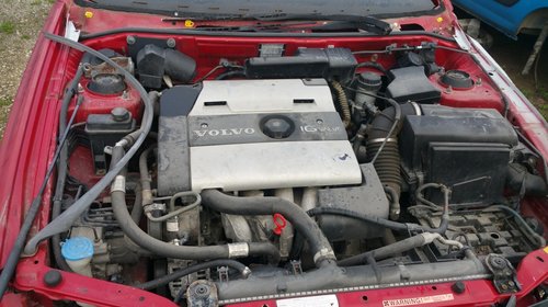 Dezmembrez Volvo S40 2.0 benzina din 1998