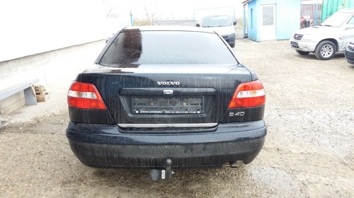 Dezmembrez Volvo S40 2004