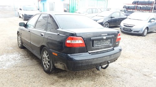 Dezmembrez Volvo S40 2004