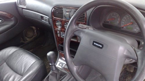 Dezmembrez Volvo S40 diesel