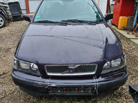 Dezmembrez Volvo V40 1.8 benzina fabricatie 2000