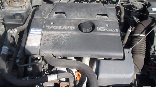 Dezmembrez Volvo V40 1,8i An.2000