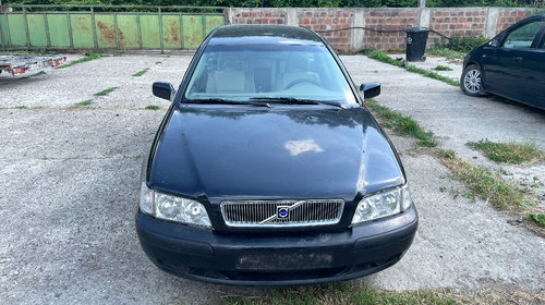 Dezmembrez Volvo V40 1.9 75kW 102cp D4192T4 Break Negru an 2004