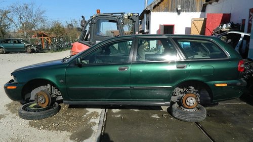 Dezmembrez Volvo V40 , 2000-2004