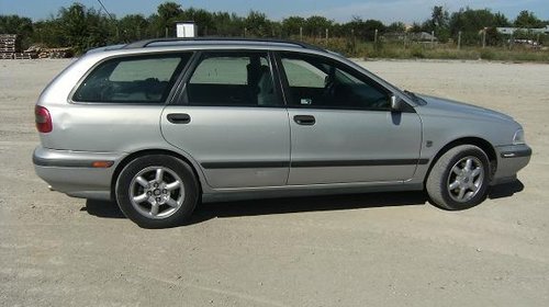 Dezmembrez VOLVO V40 break din 1998 (1.6 B) (