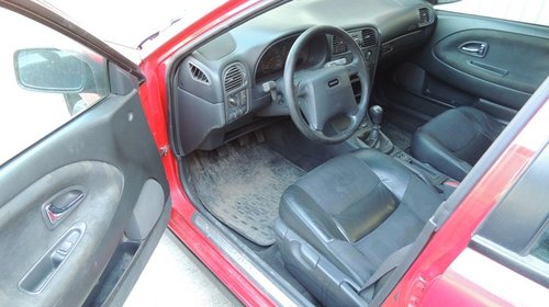 Dezmembrez VOLVO V40, model masina 2000 Oradea