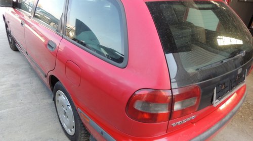 Dezmembrez VOLVO V40, model masina 2000 Oradea