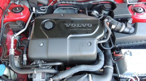 Dezmembrez VOLVO V40, model masina 2000 Oradea