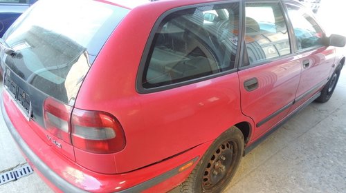 Dezmembrez VOLVO V40, model masina 2000 Oradea