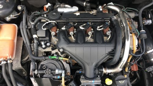 Dezmembrez Volvo V50 2005, motor 2.0 diesel, cutie viteze manuala