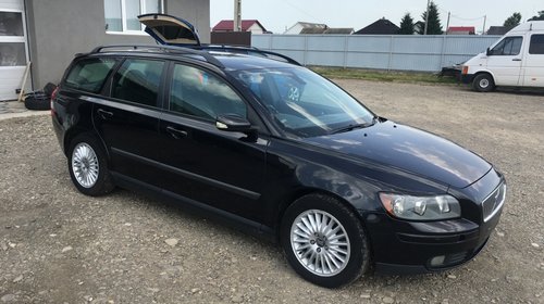 Dezmembrez Volvo V50 2005, motor 2.0 diesel, 