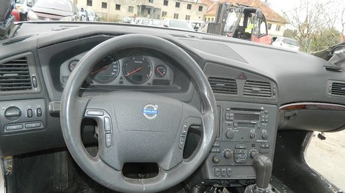 Dezmembrez Volvo V70 ,2000-2004