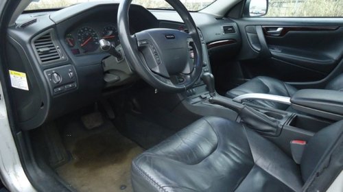 Dezmembrez Volvo V70 II 2.4 TDI