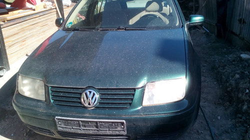 Dezmembrez vw bora 1.6 benzina kw 74 cp 101