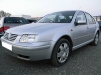 Dezmembrez VW Bora 1.6i 16V sedan, an 2002