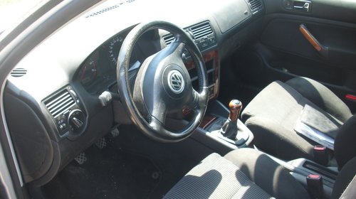 Dezmembrez VW Bora 2.0 B 2005