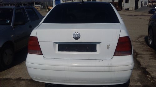 Dezmembrez vw bora, an 2000, 1.6 benzina