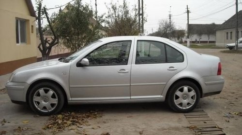 Dezmembrez VW Bora anul 2002 motor 2.4 v5