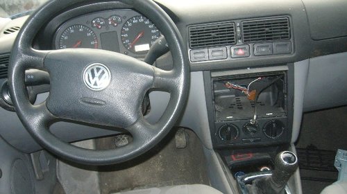 Dezmembrez Vw Golf 4 1.4 16v an 2000