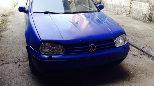 Dezmembrez Vw Golf 4 1.4 16v cutie capac verde , albastru