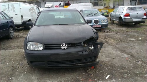 Dezmembrez VW Golf 4 1.4i din 2001