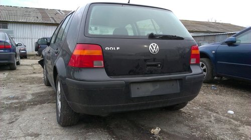 Dezmembrez VW Golf 4 1.4i din 2001