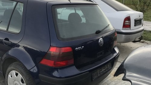 Dezmembrez VW Golf 4 2001 scurt 1,4