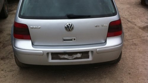 Dezmembrez VW Golf 4 din 2000