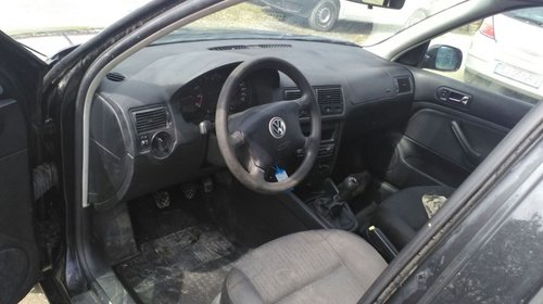 Dezmembrez Vw Golf 4