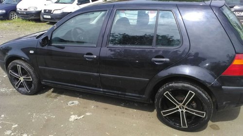 Dezmembrez Vw Golf 4