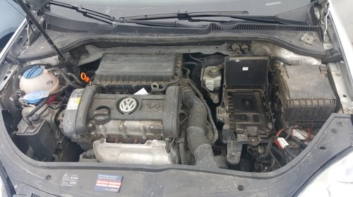 Dezmembrez VW Golf 5 1.4 benzina 2008