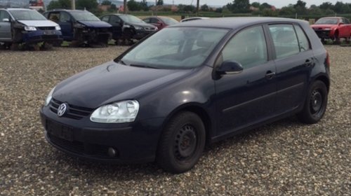 Dezmembrez Vw golf 5hb, albastru 1,9tdi cutie manula 6T an 2006