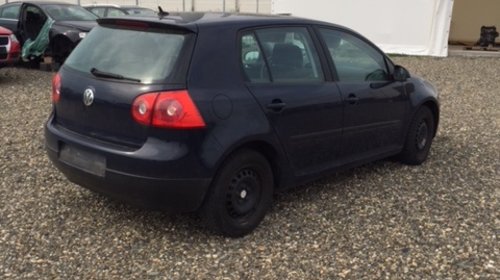 Dezmembrez Vw golf 5hb, albastru 1,9tdi cutie manula 6T an 2006