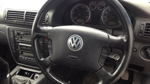 Dezmembrez Vw Passat 1.9 AWX 2004 manuala 5+1trepte