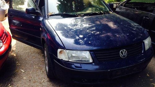 Dezmembrez Vw Passat 1.9 TDI an 2000 AJM albastru