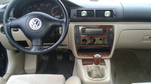 dezmembrez vw passat 2.5 tdi akn 150 de cai din 2000