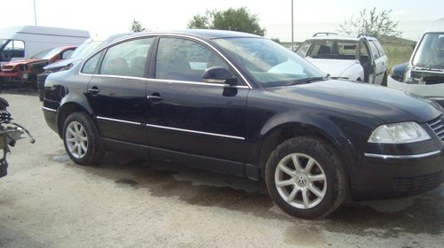 Dezmembrez VW Passat 2005 berlina motor 1.9 tdi cod AWX