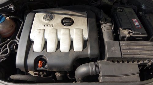 Dezmembrez Vw Passat B6 MOTOR BKP 2.0 TDI 140cp