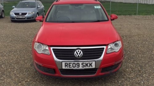 Dezmembrez Vw Passat rosu an 2009 Motor 2,0td