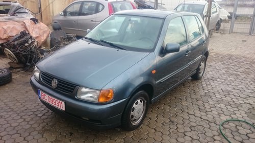 Dezmembrez VW Polo 1.4 benzina .