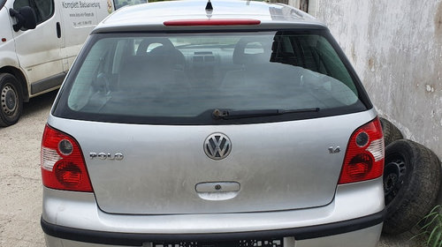 Dezmembrez VW Polo 9N 1.4 benzina BBY cod culoare LA7W
