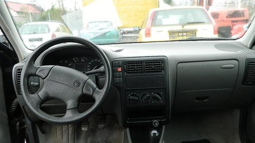 Dezmembrez vw polo, an 1999, 2 usi, 1000 benz