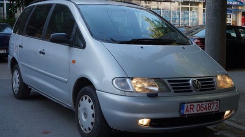 Dezmembrez Vw Sharan an 2000 motorizare 2.0 b