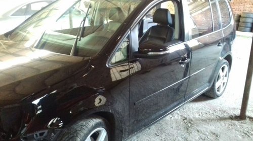 Dezmembrez VW Touran 1.6 tdi diesel cod motor