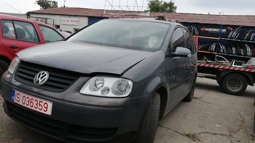 Dezmembrez VW Touran 1.9 6 trepte 2004 Motor 