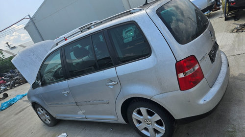 Dezmembrez Vw Touran 2.0 TDI AZV din 2004