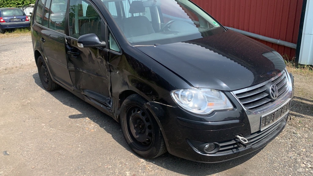 Pair Of New Painted Front Fenders For VW Touran T2 (LC9X) 2007-2010 - Left & Right, Steel