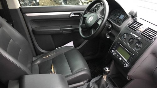 Dezmembrez VW Touran 7 locuri