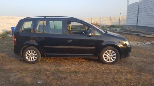 Dezmembrez vw touran cu 7 locuri 1.9 tdi avq 101 cai 6 trepte manual